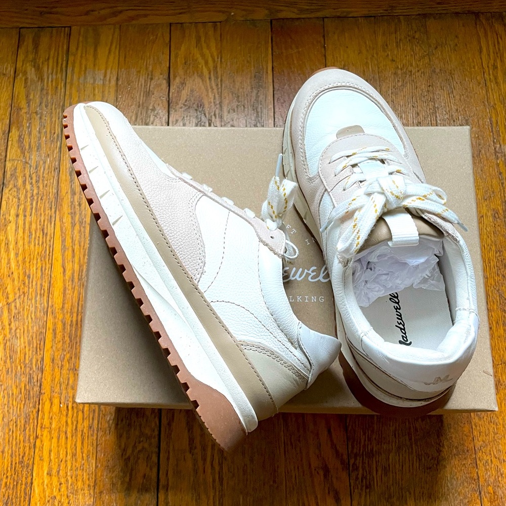Kickoff Trainer Sneakers in Nubuck and Leather. Antique cream